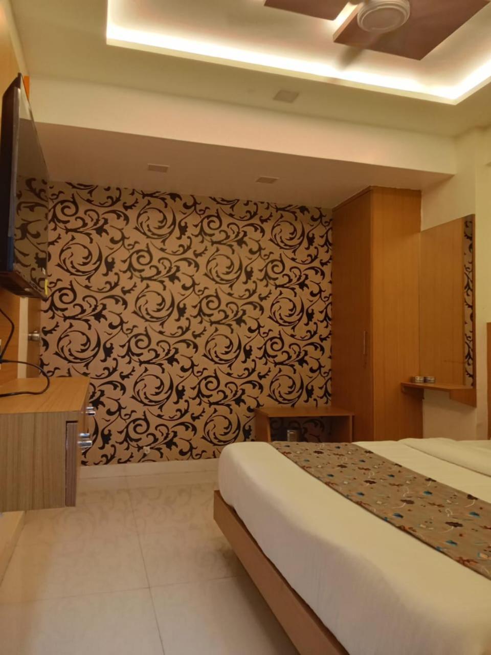 Hotel Exotic アーメダバード エクステリア 写真