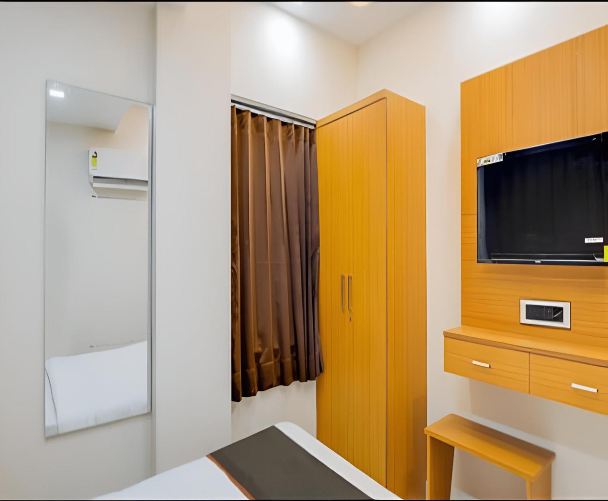 Hotel Exotic アーメダバード エクステリア 写真