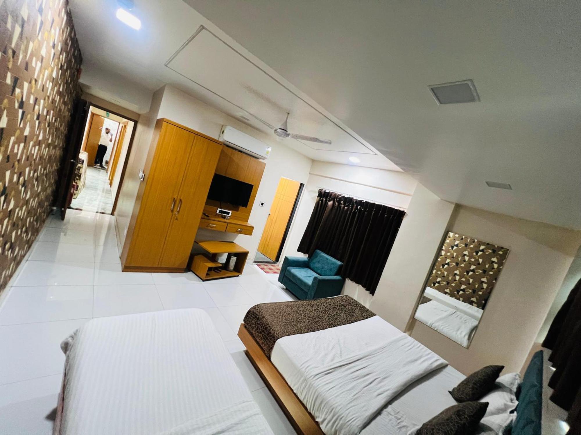 Hotel Exotic アーメダバード エクステリア 写真