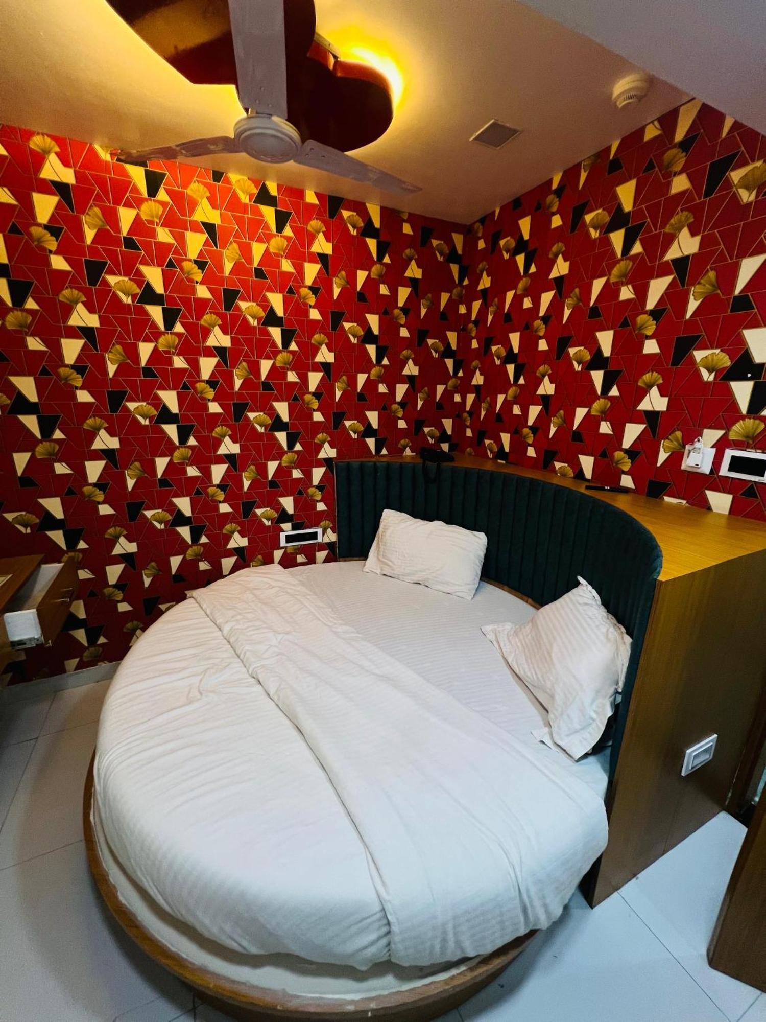 Hotel Exotic アーメダバード エクステリア 写真