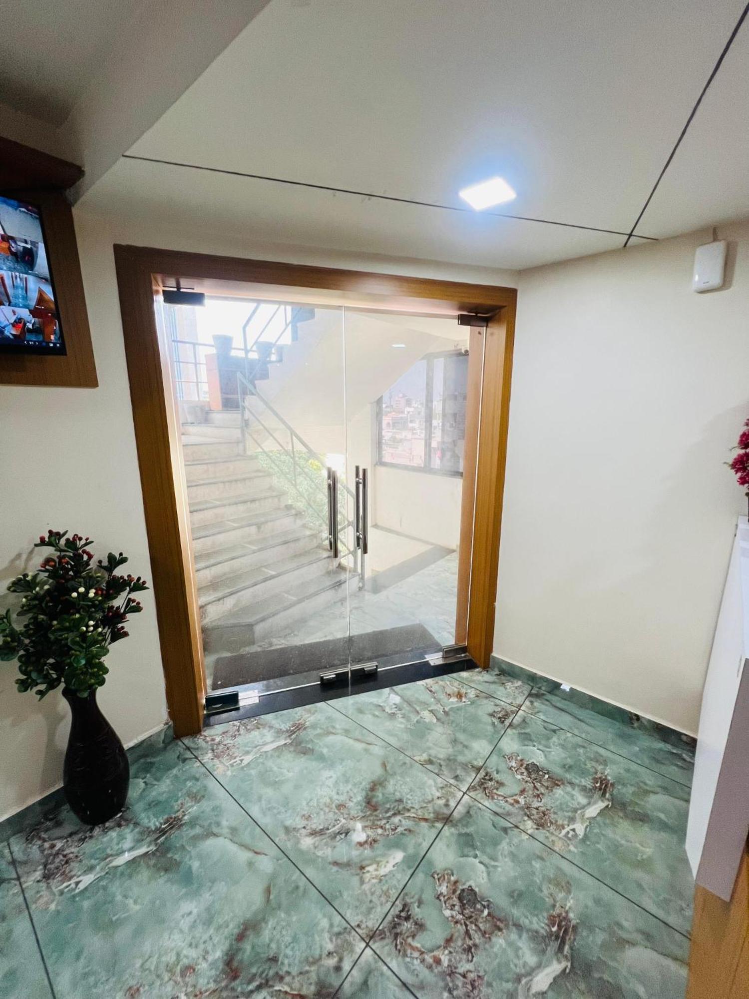 Hotel Exotic アーメダバード エクステリア 写真