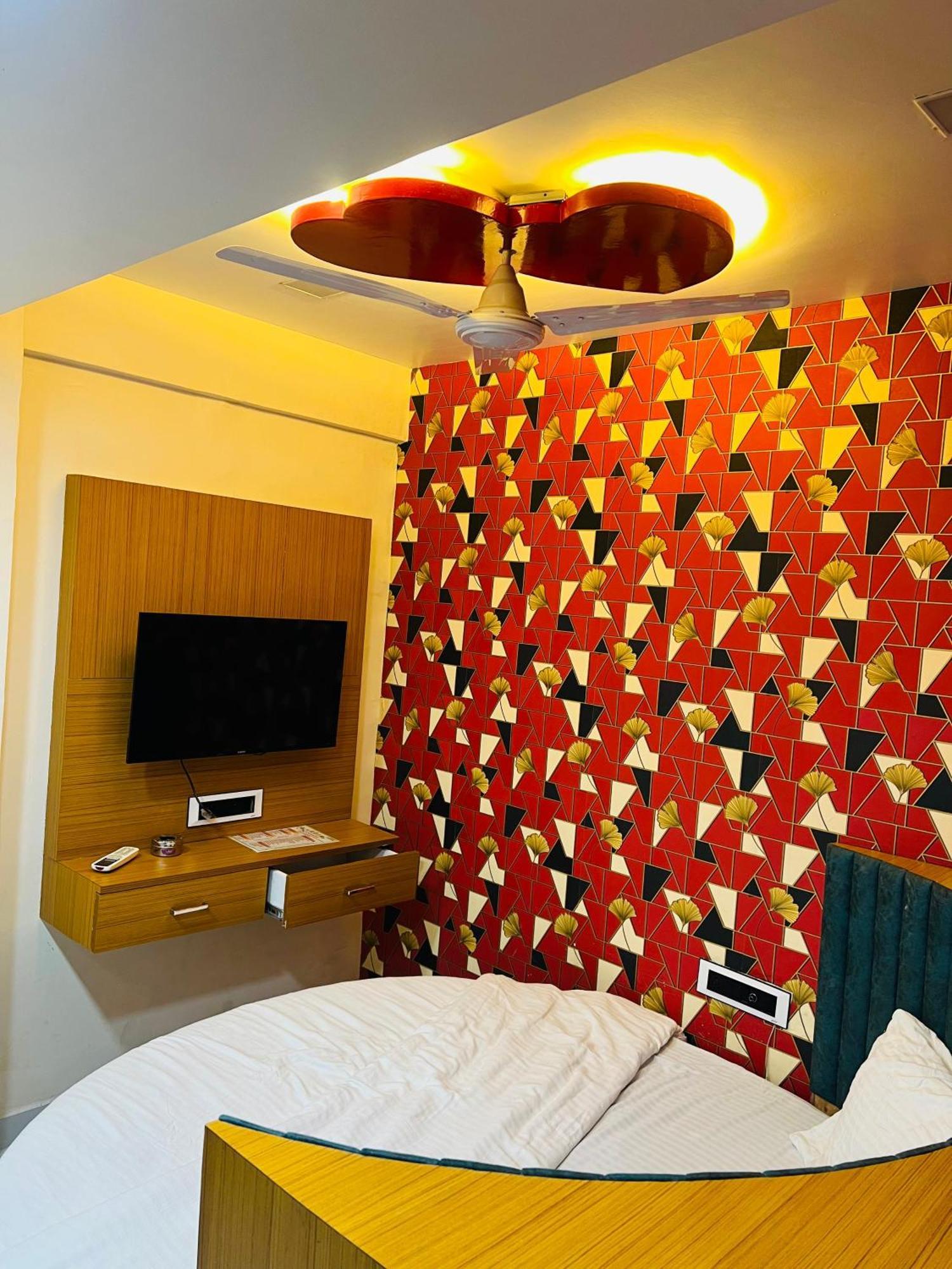 Hotel Exotic アーメダバード エクステリア 写真