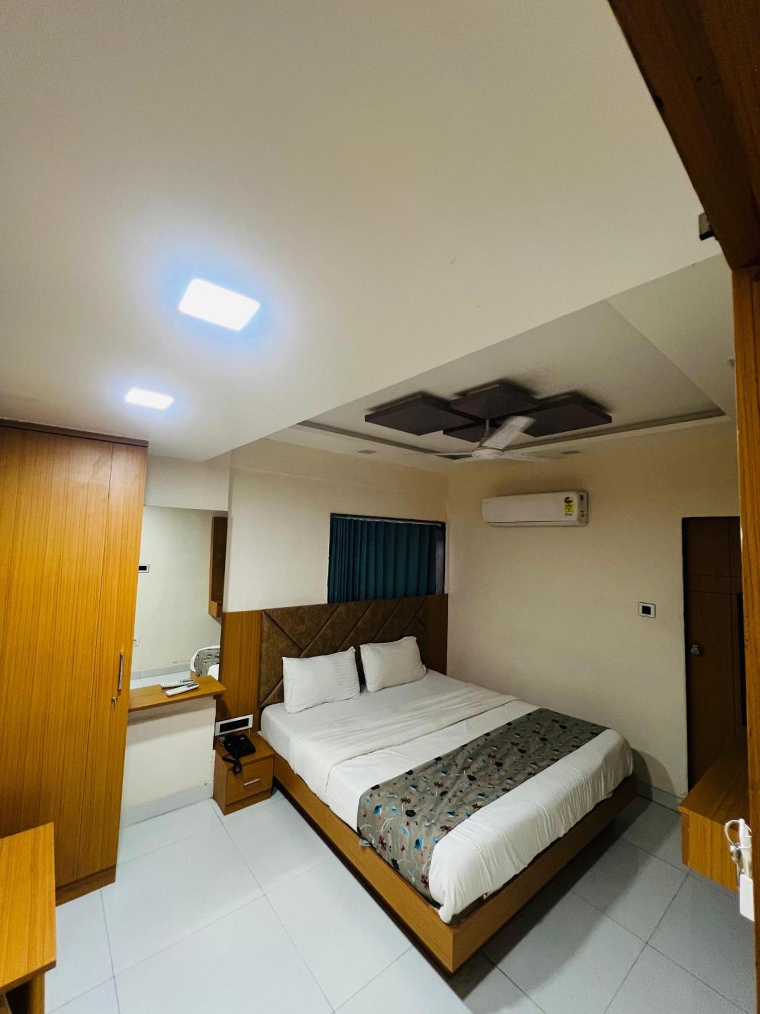 Hotel Exotic アーメダバード エクステリア 写真