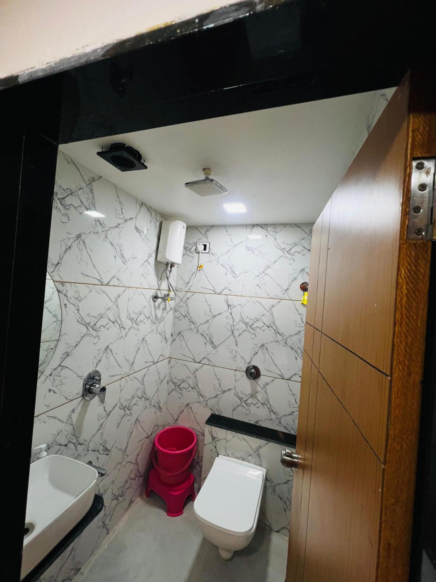 Hotel Exotic アーメダバード エクステリア 写真