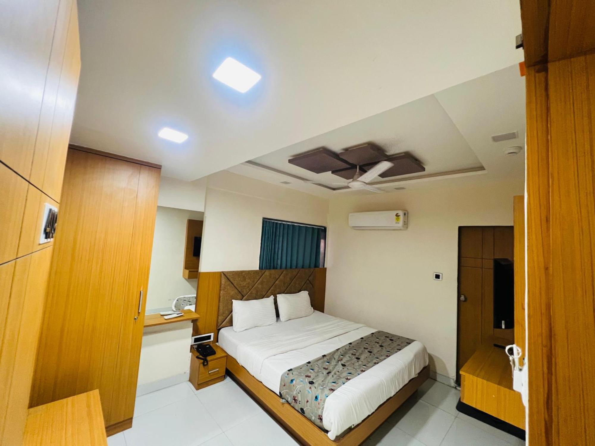 Hotel Exotic アーメダバード エクステリア 写真
