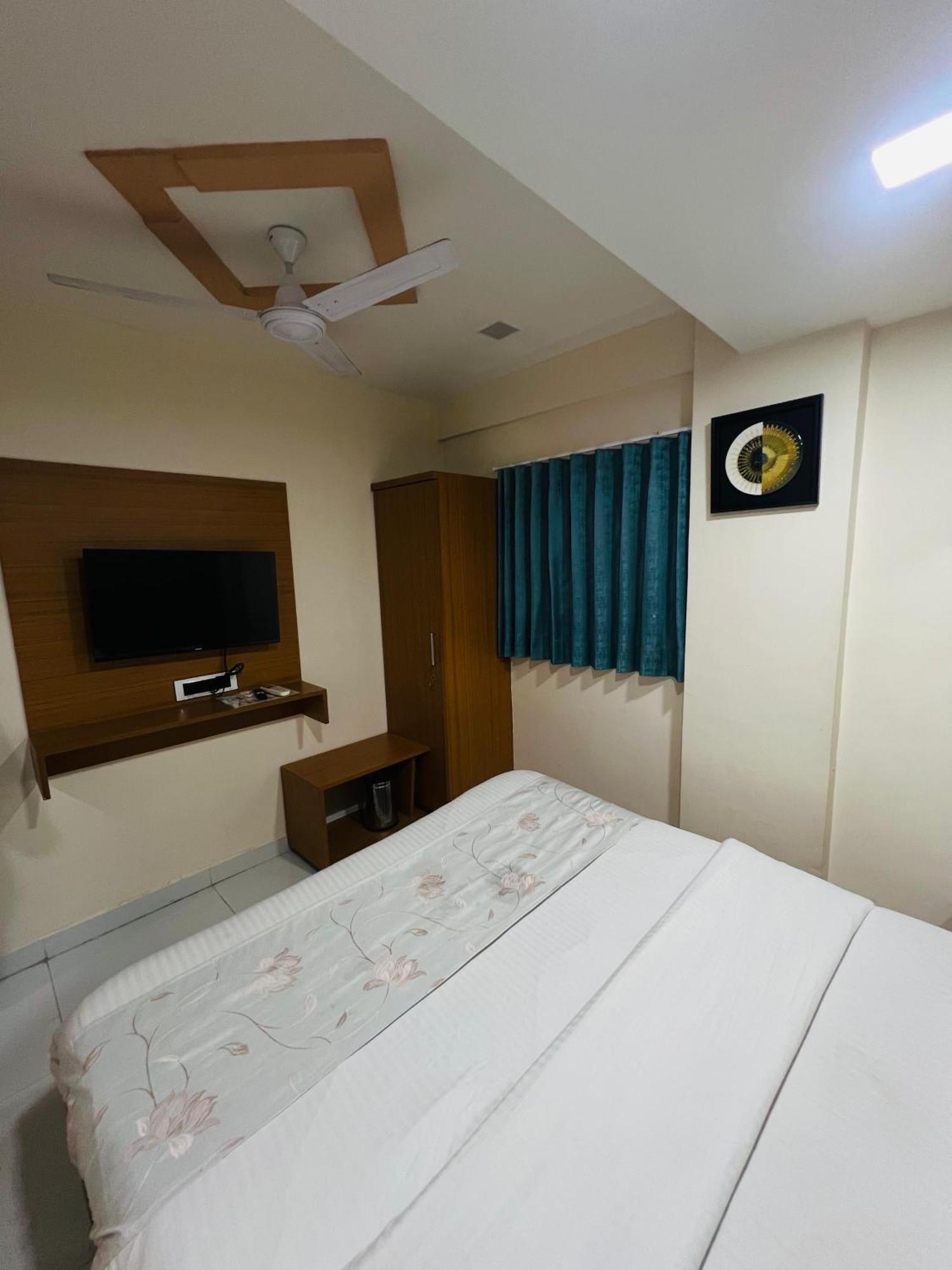 Hotel Exotic アーメダバード エクステリア 写真
