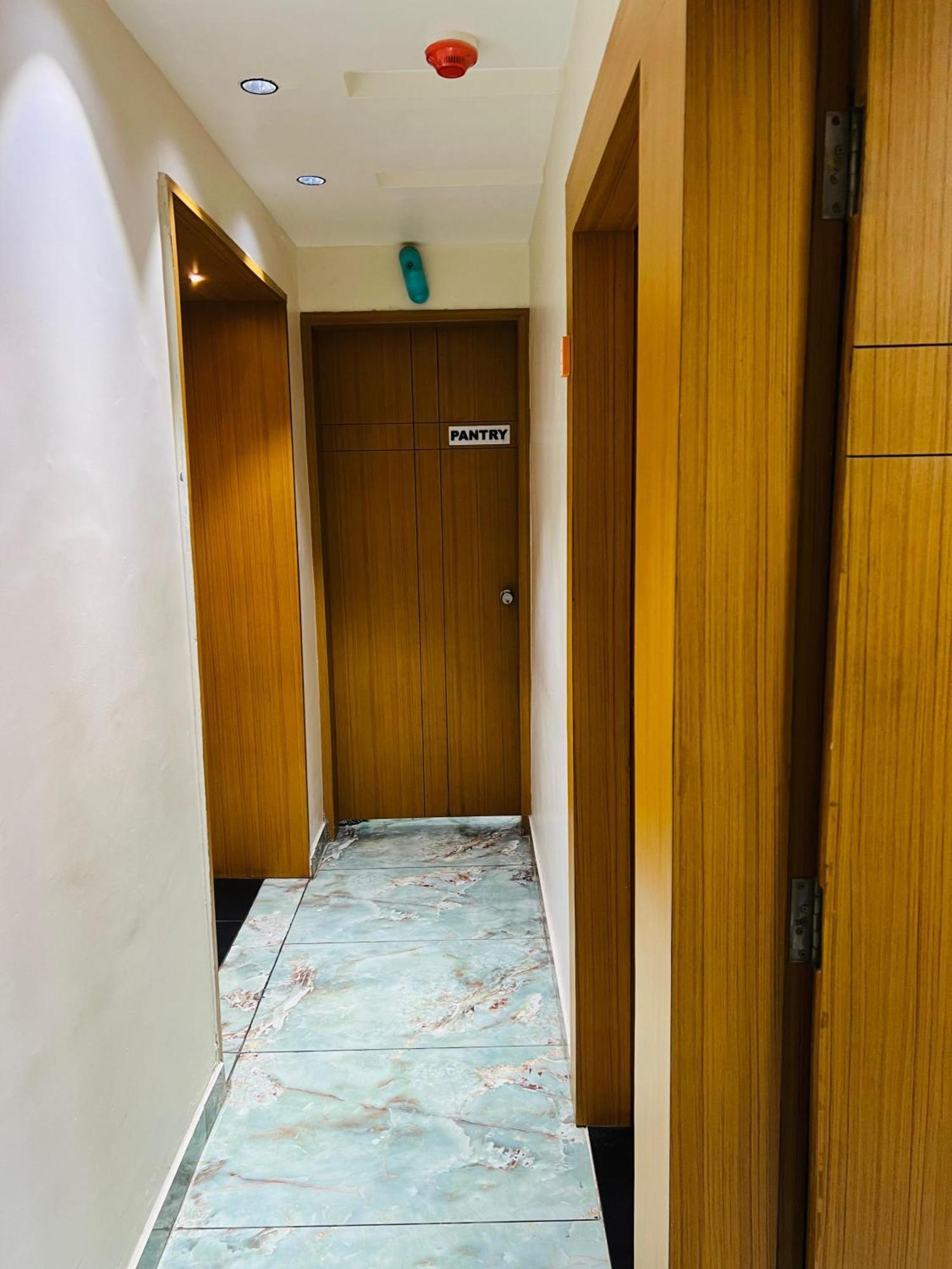 Hotel Exotic アーメダバード エクステリア 写真